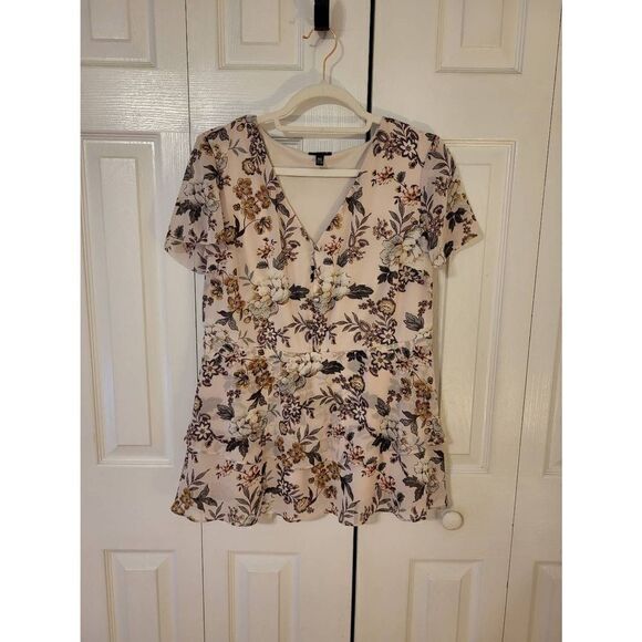 Torrid cream floral peplum v-neck blouse - Picture 1 of 8
